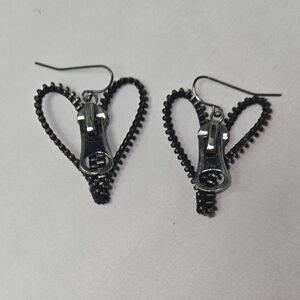 Black Heart Zipper Earrings with Black Pulls Metal